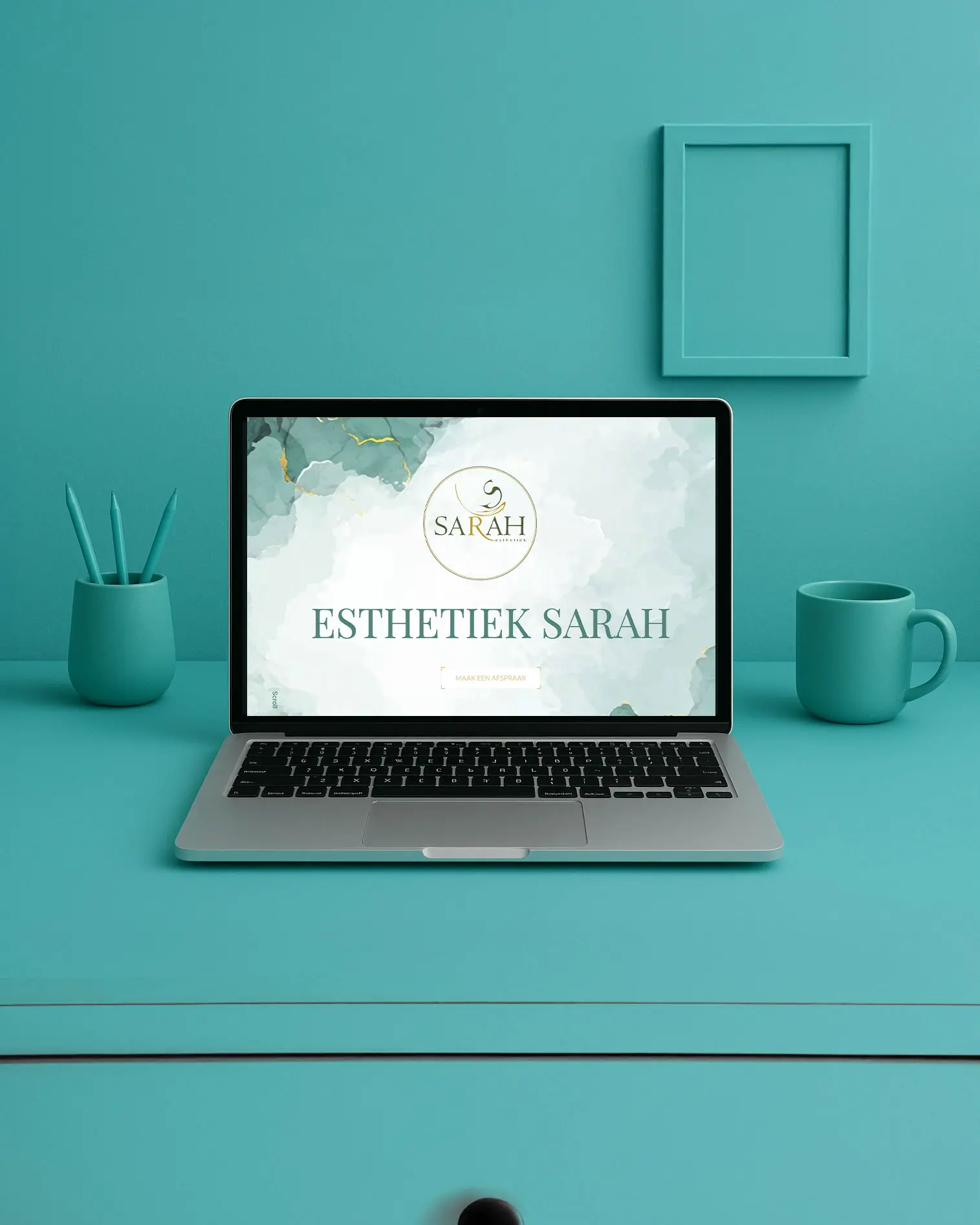 Minimalist workspace with turquoise accents voor Esthetiek Sarah
